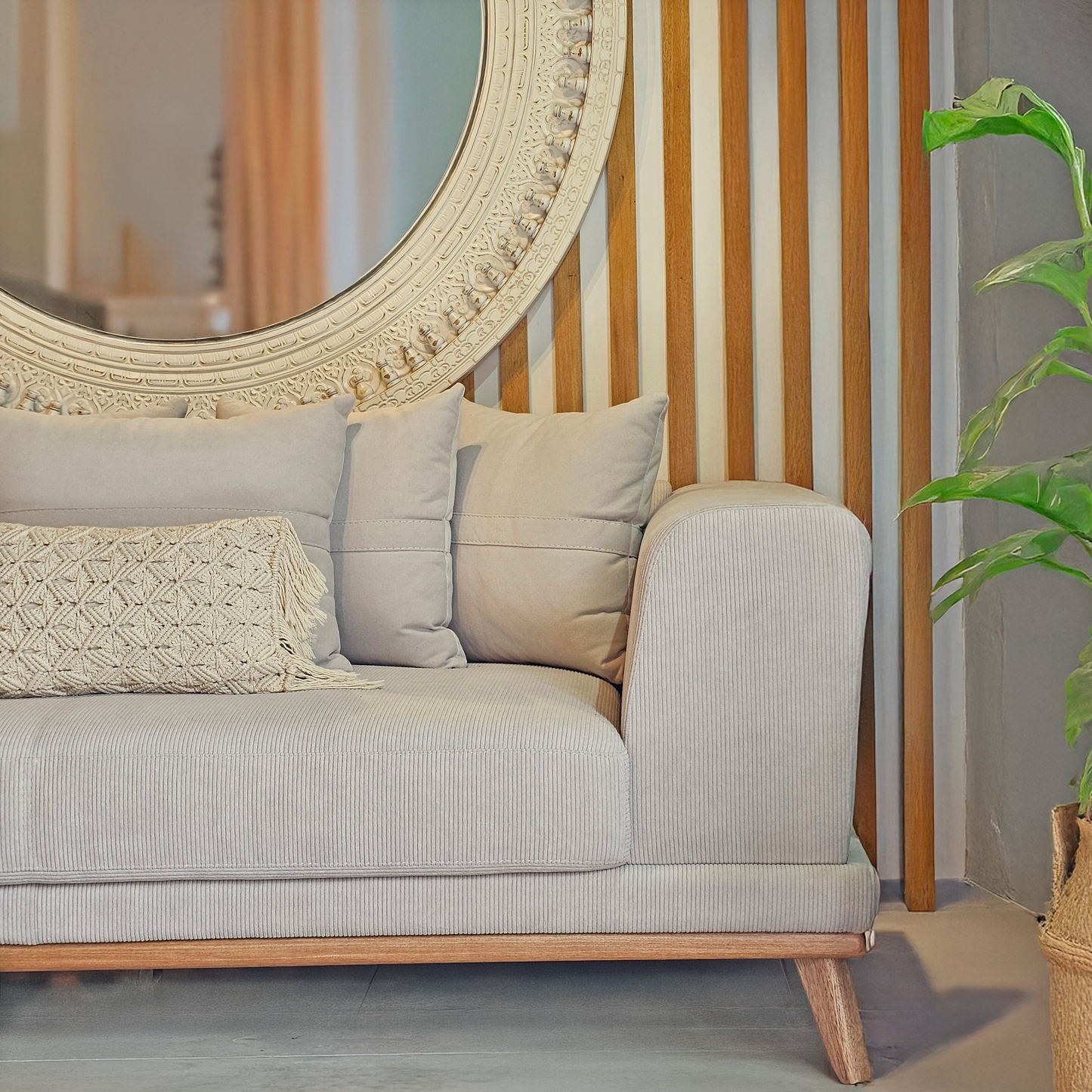 Sofá Ónix para Sala Moderna – Diseño Elegante con Base en Madera