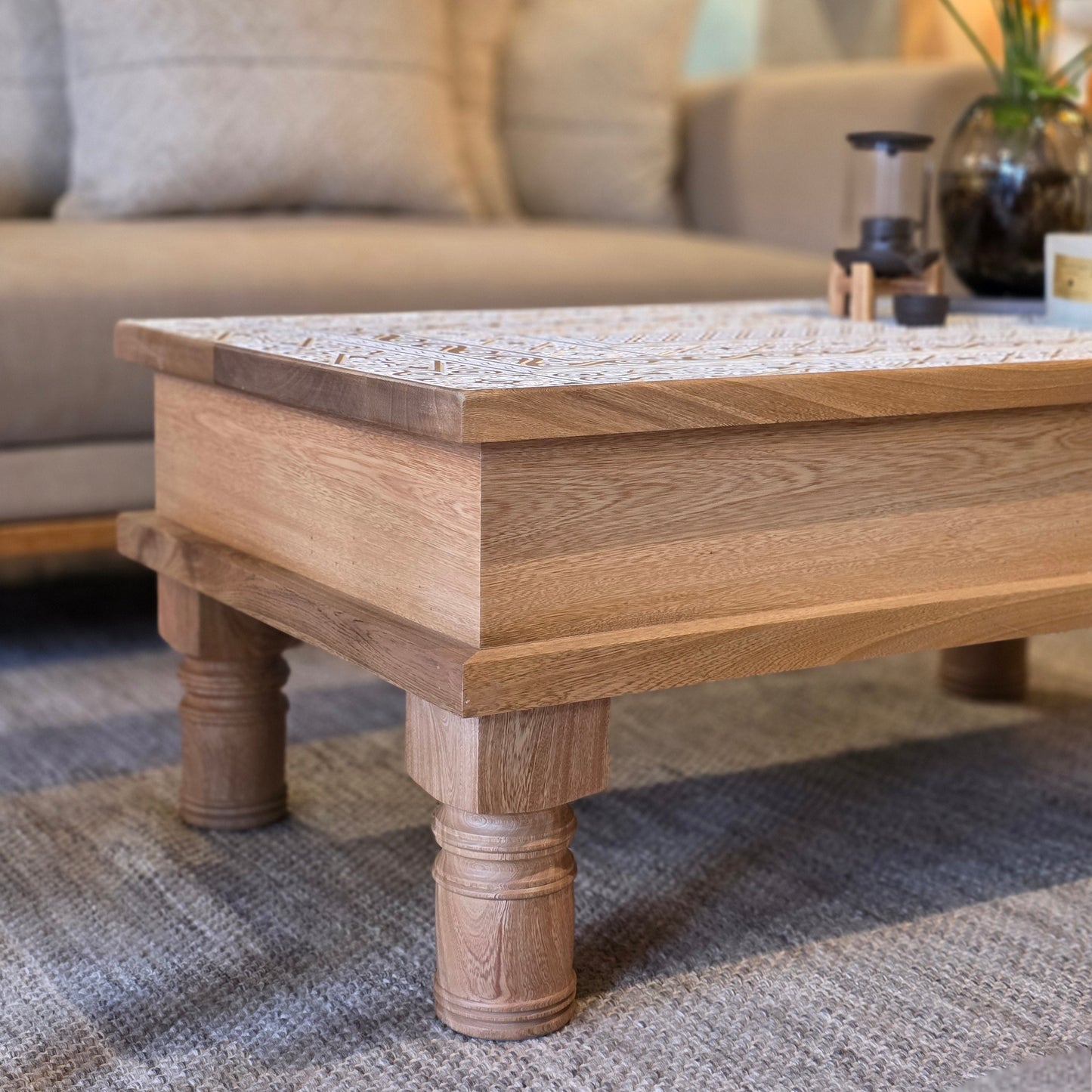 Mesa Tallada en Roble Tumaco