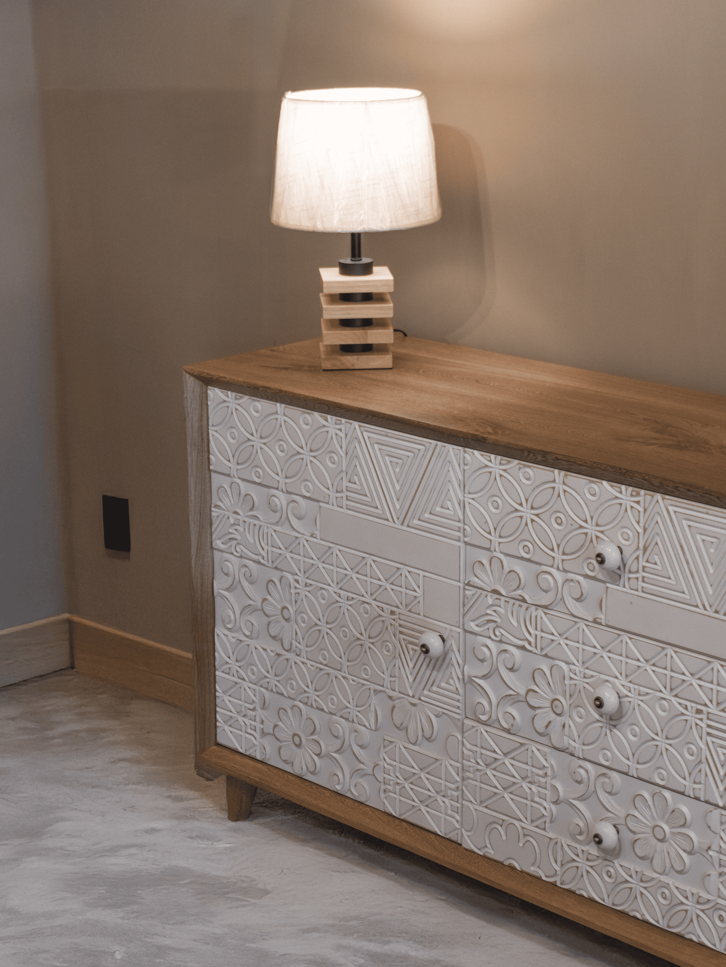 Bife en Madera Natural con Tallado Artesanal – Diseño Colombiano