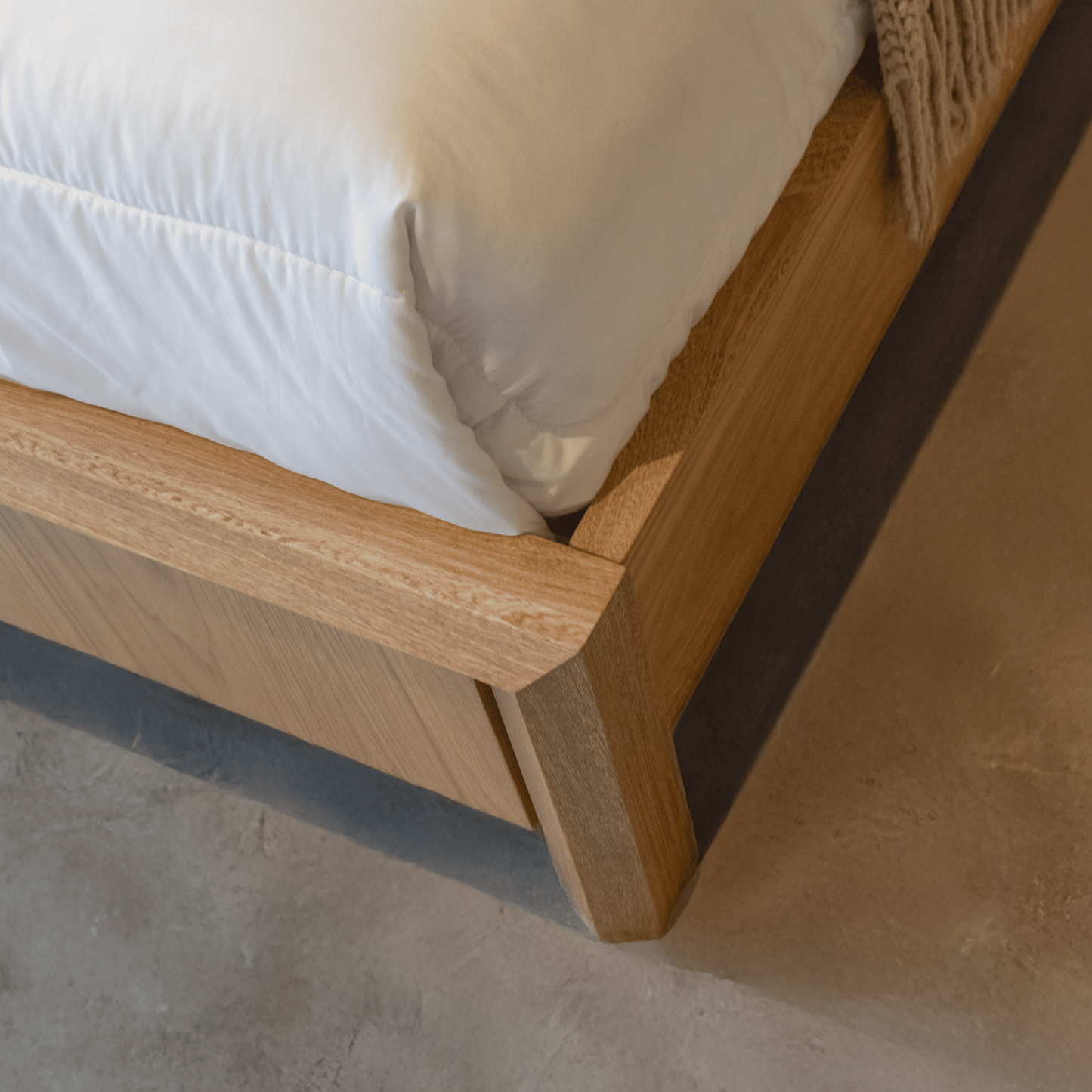 Cama Andina en Madera Natural – Diseño Artesanal de Estilo Rústico Moderno