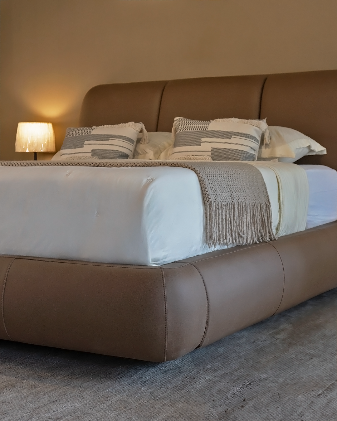 Cama Tapizada Suesca – Diseño Elegante y Personalizable