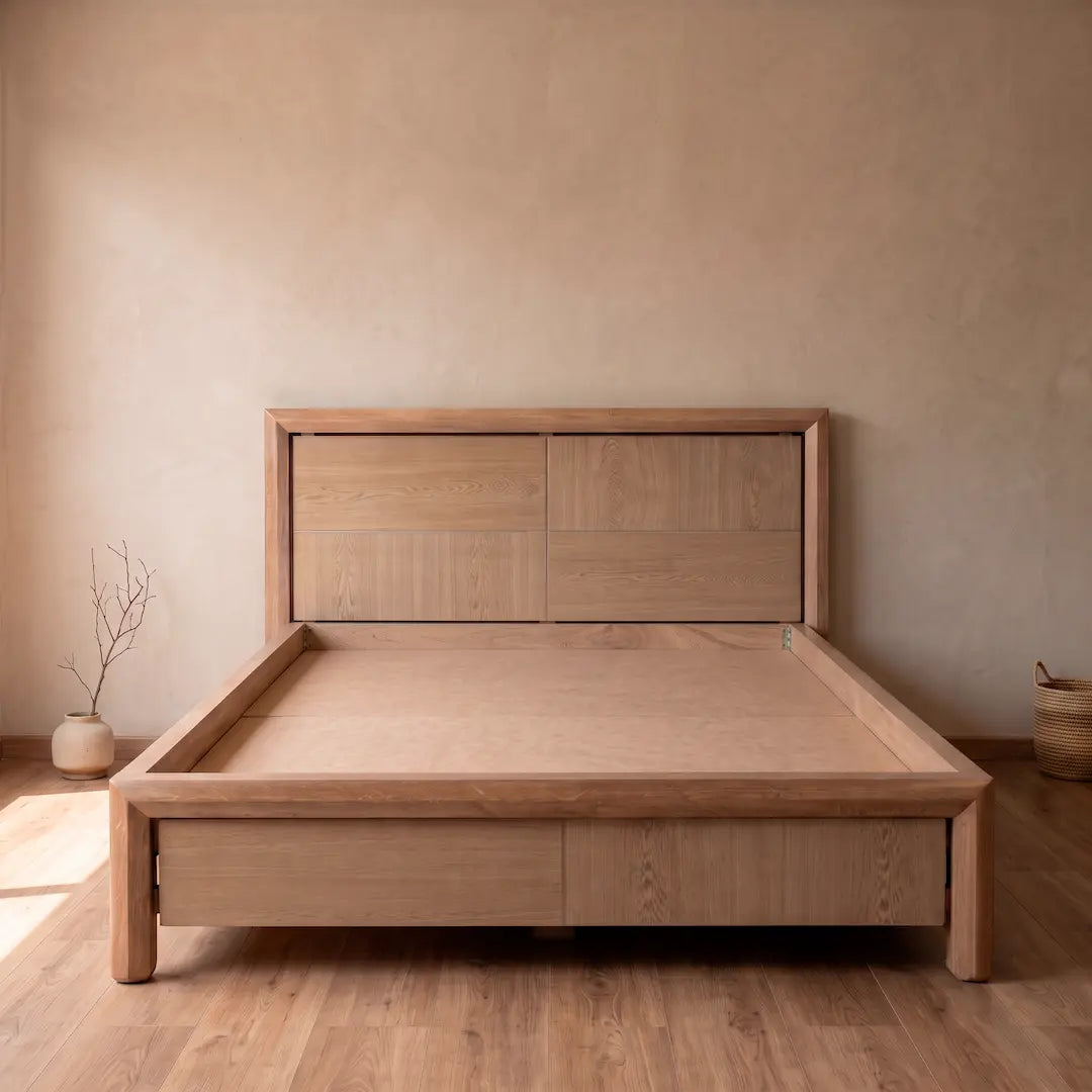 Cama con Estructura en Roble Macizo y Espaldar en Triple Decorativo — Modelo Andina