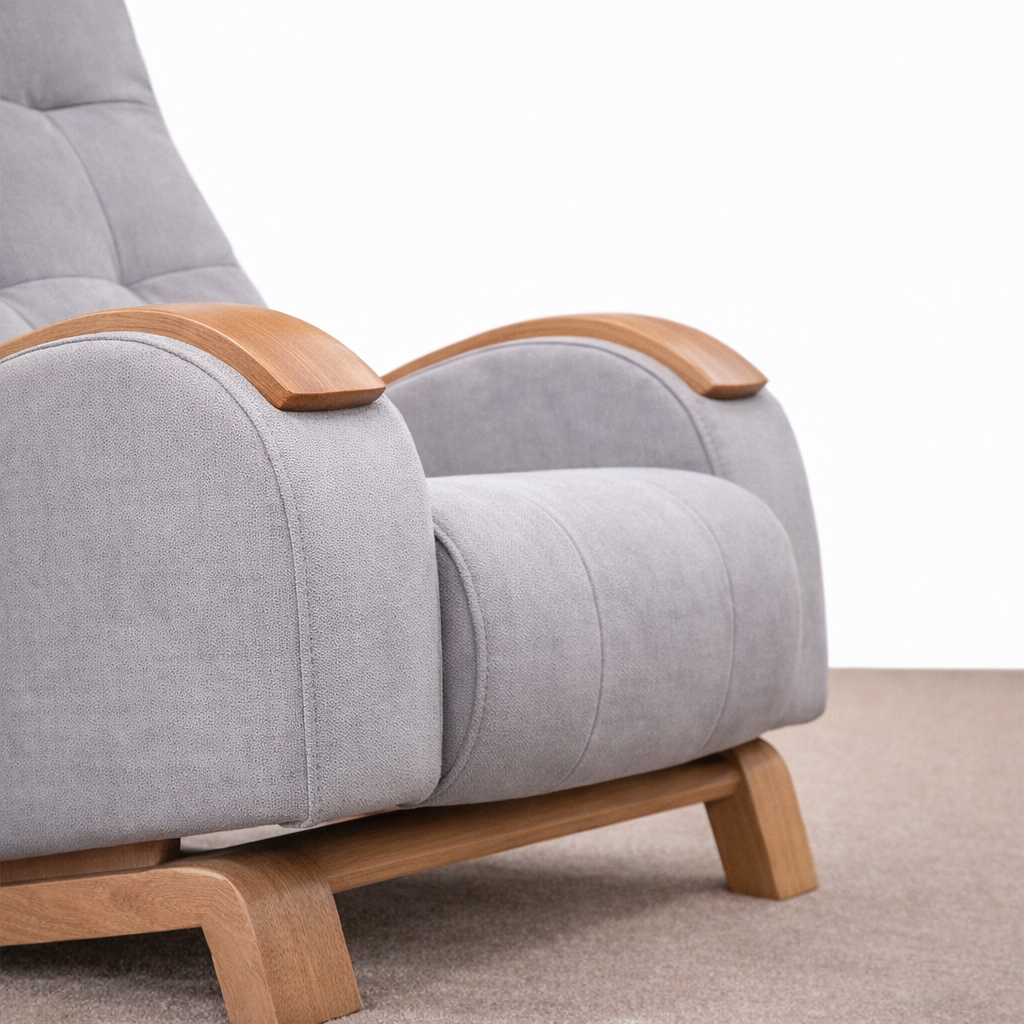 Mecedora Moderna Tapizada con Base en Madera | Modelo Bruma