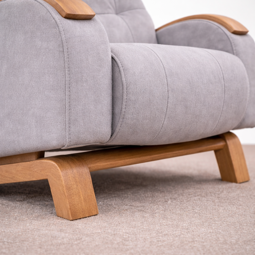 Mecedora Moderna Tapizada con Base en Madera | Modelo Bruma