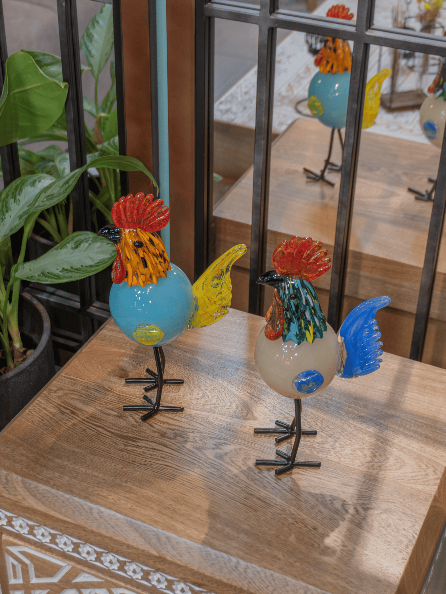 Gallos Decorativos Artesanales en Resina | Figuras Modernas de Colores
