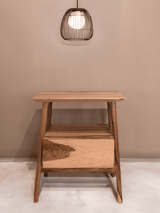 Mesa Auxiliar de Noche Ariza – Diseño Moderno en Madera Natural