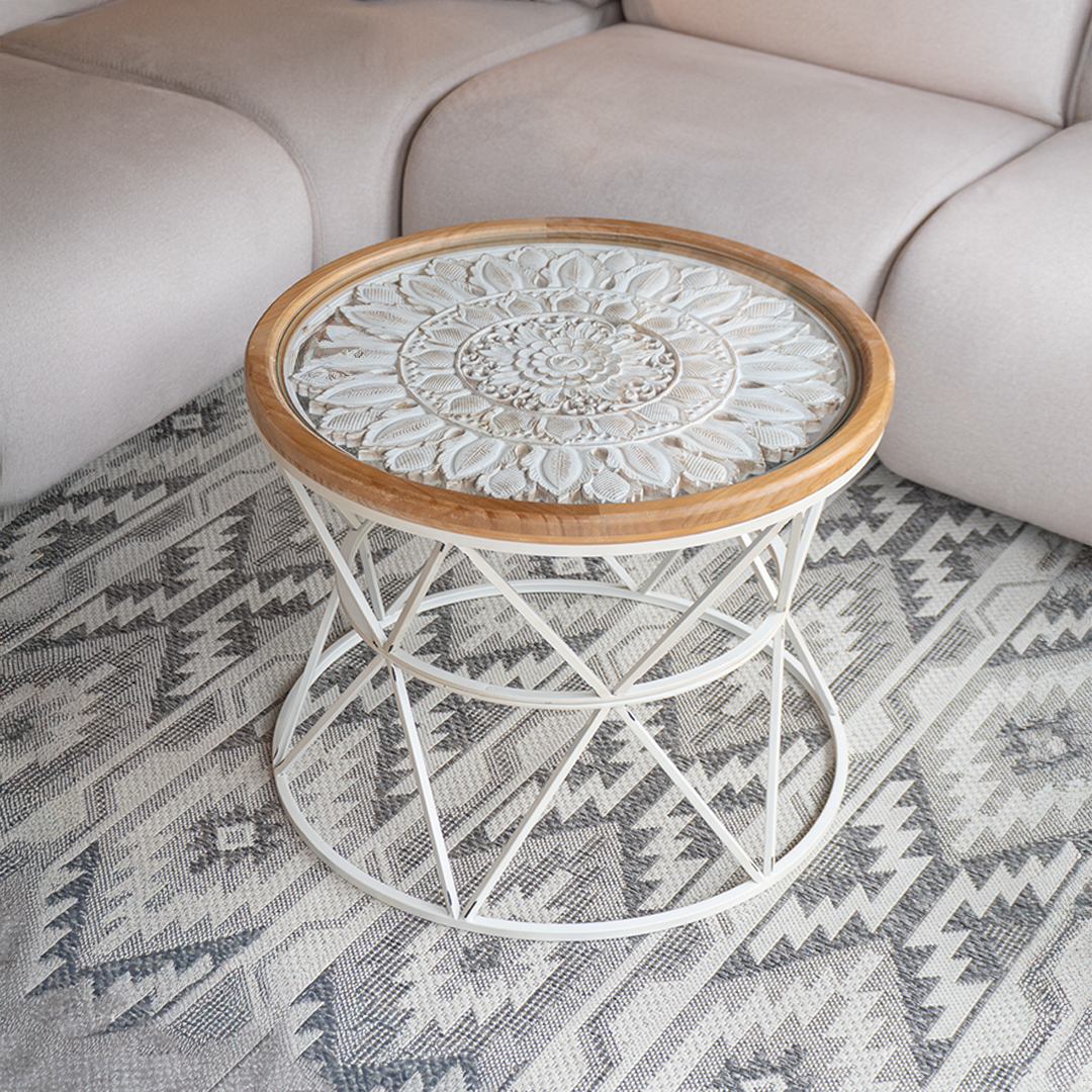 Mesa de centro Mandala con base metálica, vista general en sala