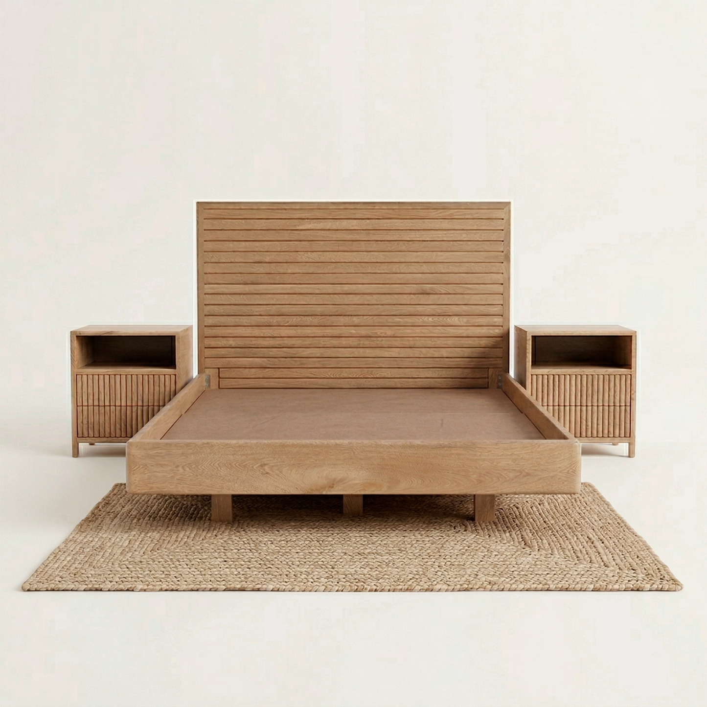 Cama Bahía, detalle de los nocheros en roble macizo