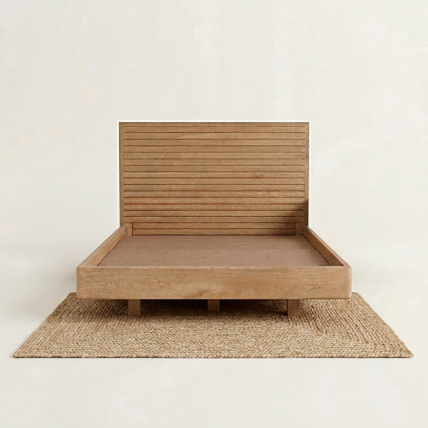 Cama Bahía, detalle del acabado natural en roble macizo