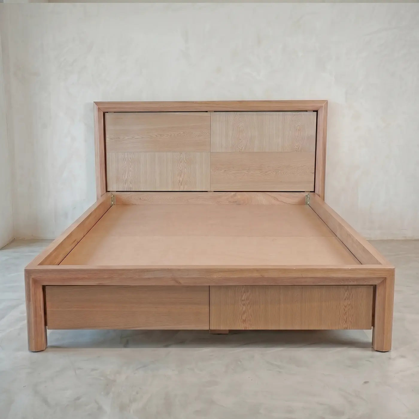 Cama artesanal en madera natural de estilo rústico moderno | Modelo Andina