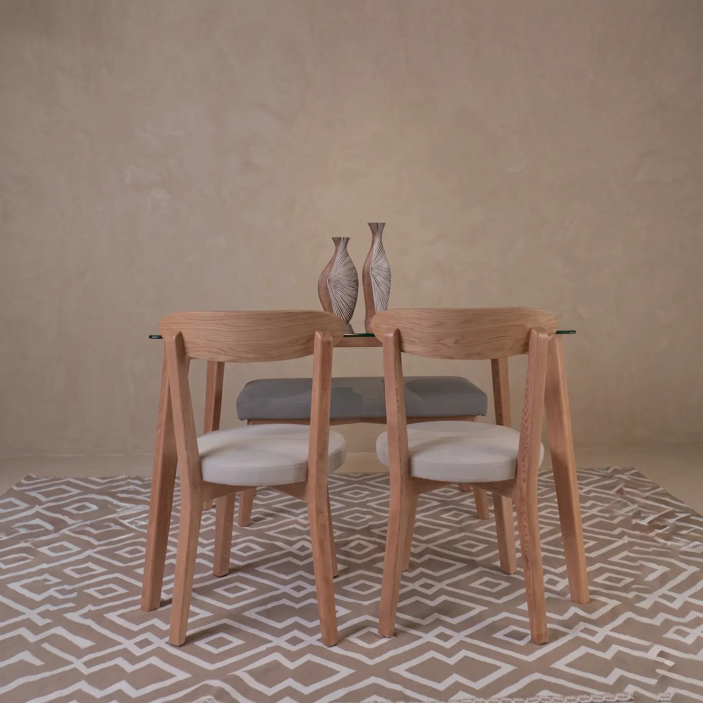 Comedor moderno en madera con tapa de vidrio diseño minimalista para espacios i