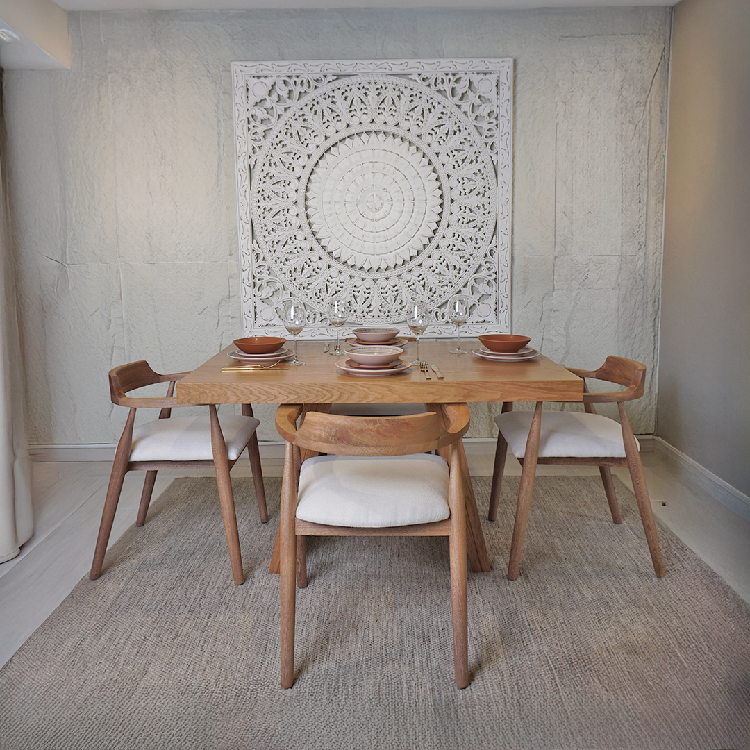 Comedor Andino en madera natural – Mesa enchapada y sillas en roble