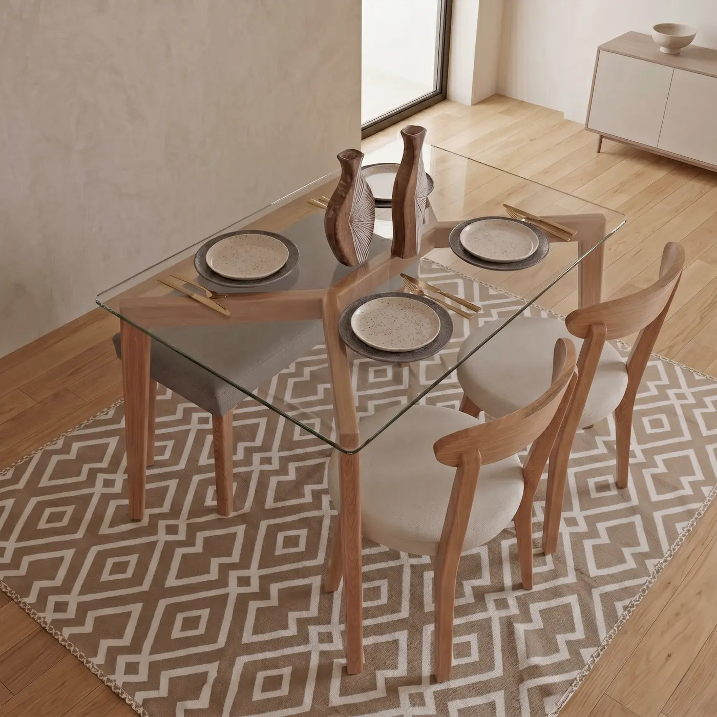 Mesa de comedor en madera con vidrio vista superior con sillas en espacio moderno