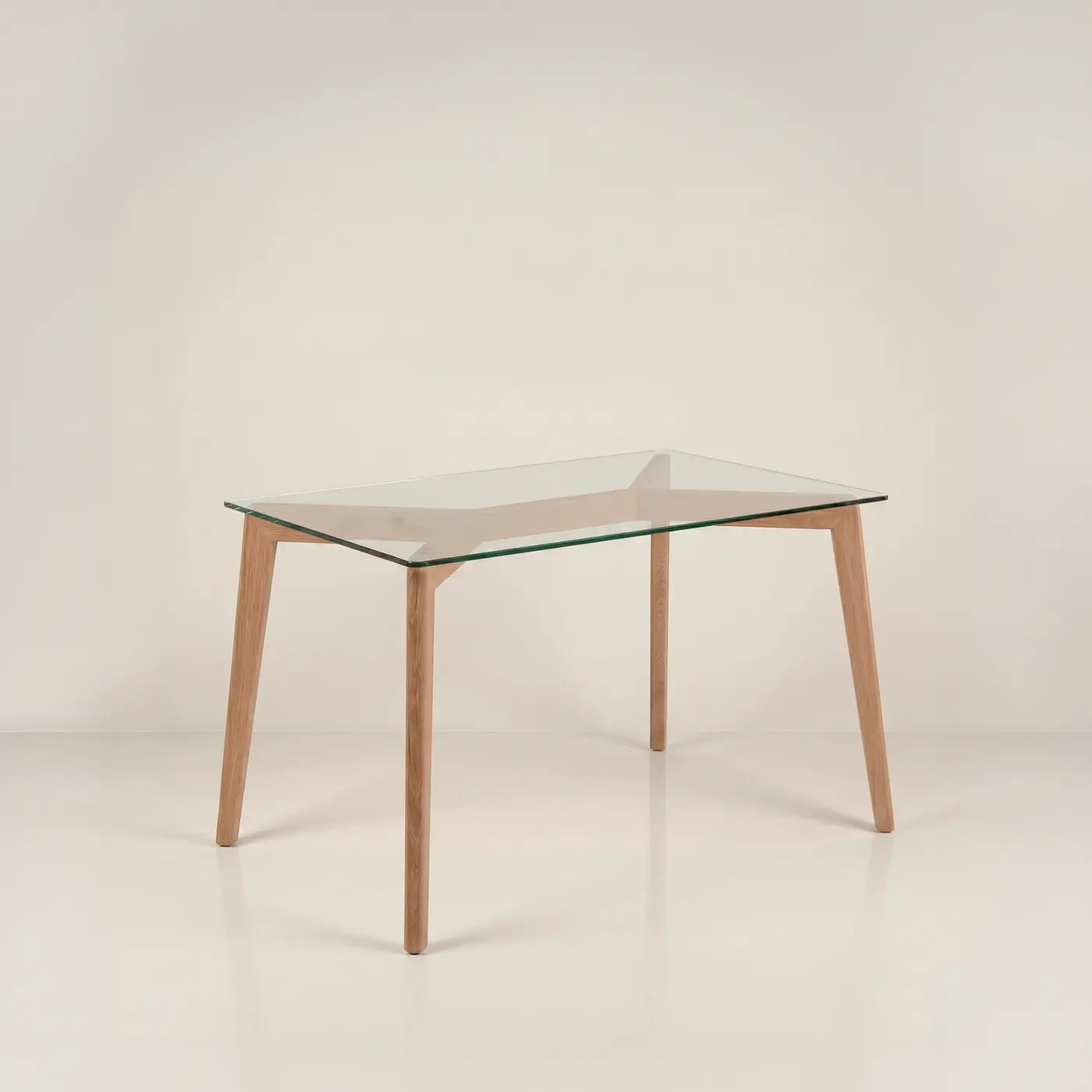 Mesa de comedor ECO en roble y vidrio, vista general en ambiente