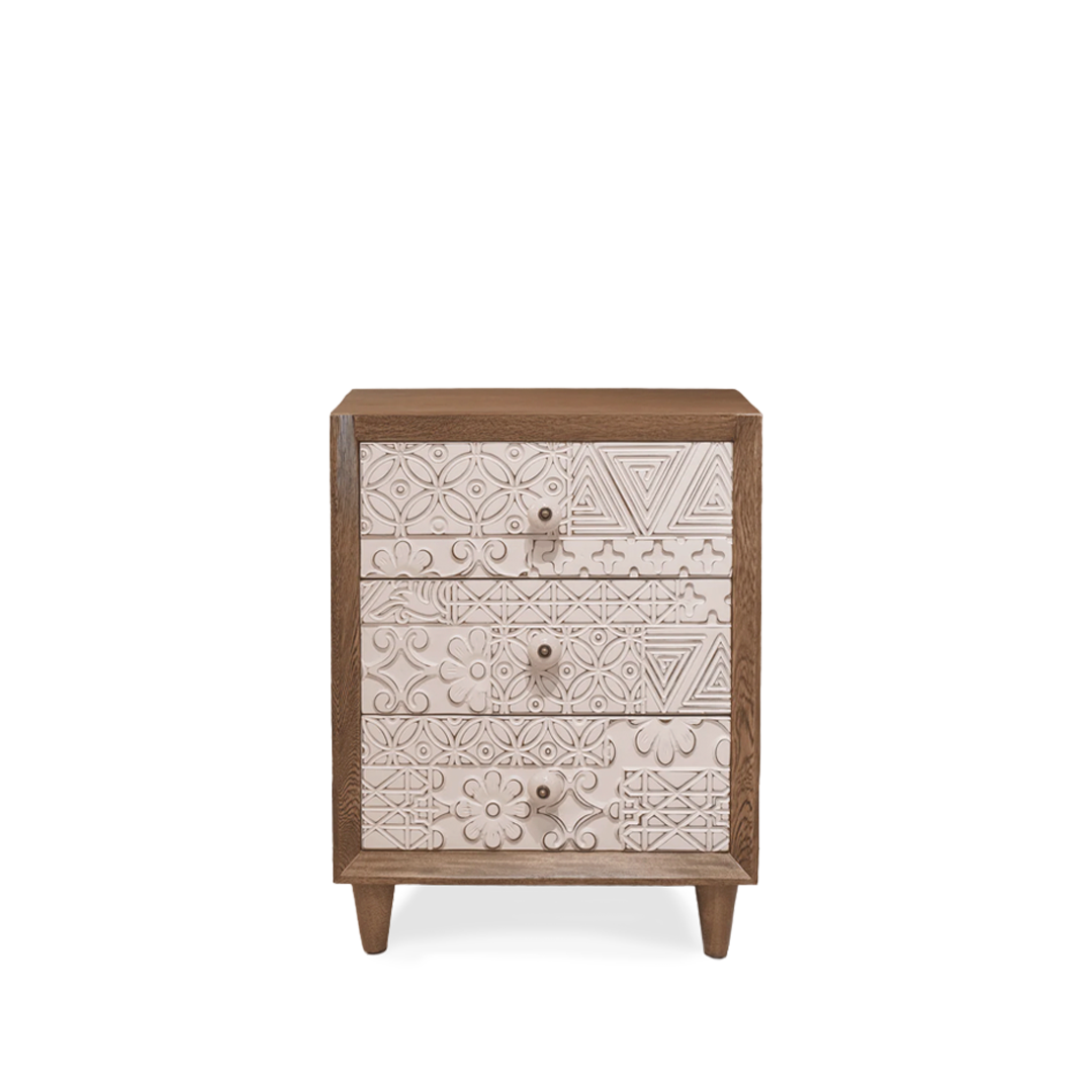 Mesa de noche Raíz en madera natural, vista general en dormitorio