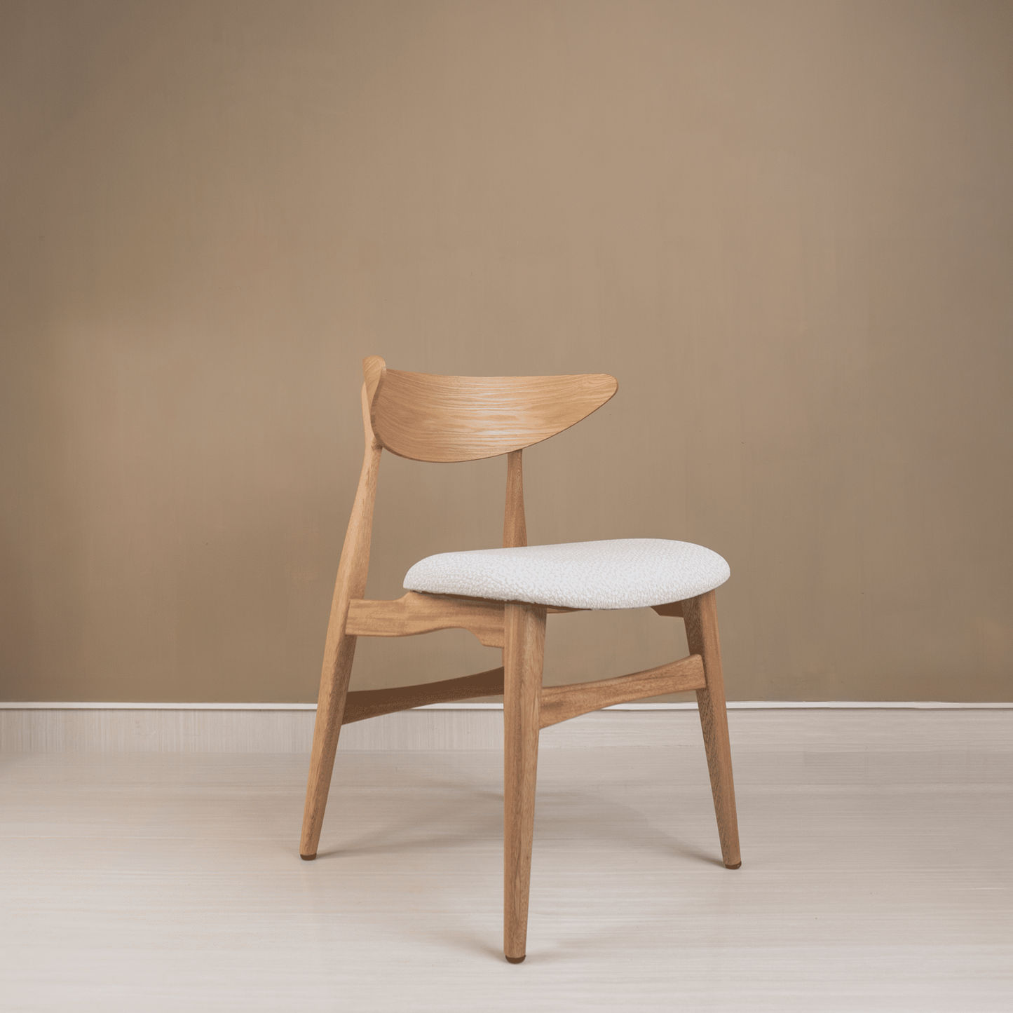 Silla de Comedor Sierra - Roble Natural y Diseño Moderno