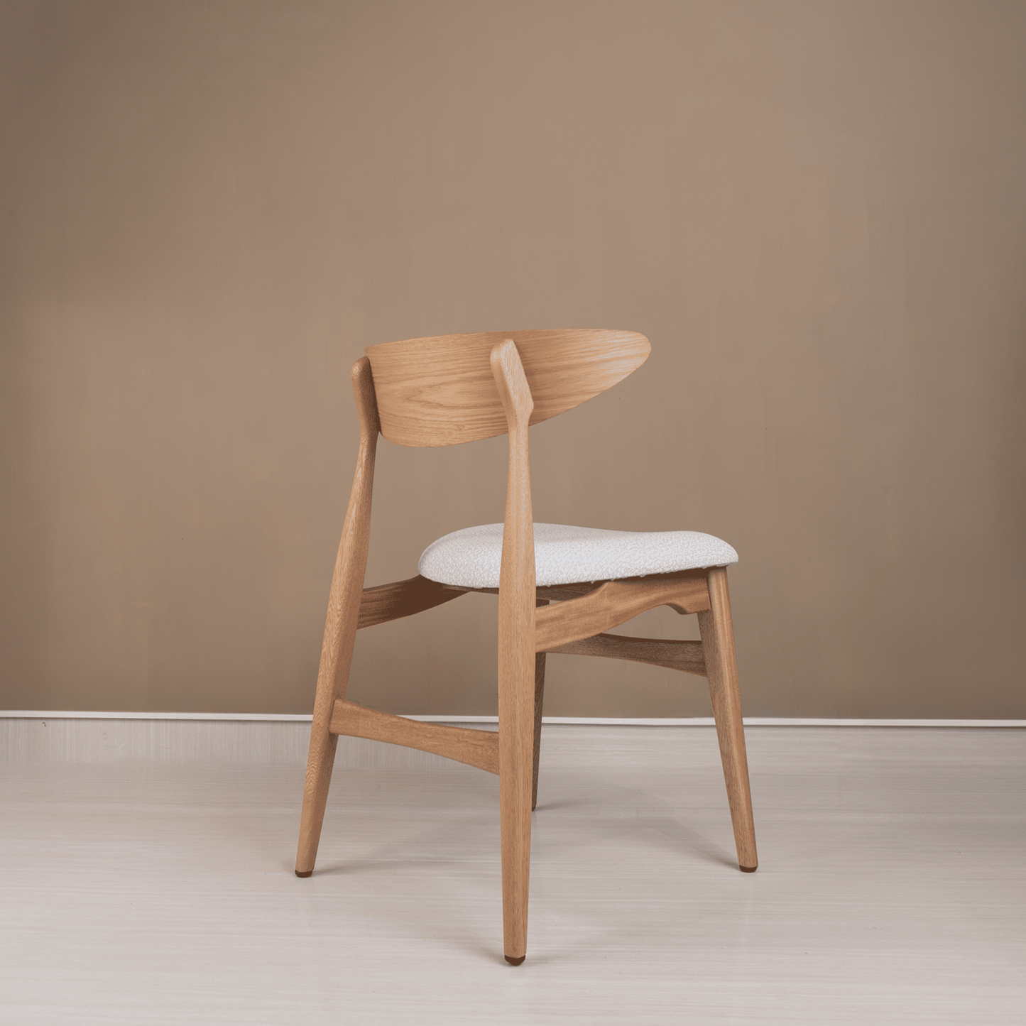 Silla de Comedor Sierra - Roble Natural y Diseño Moderno