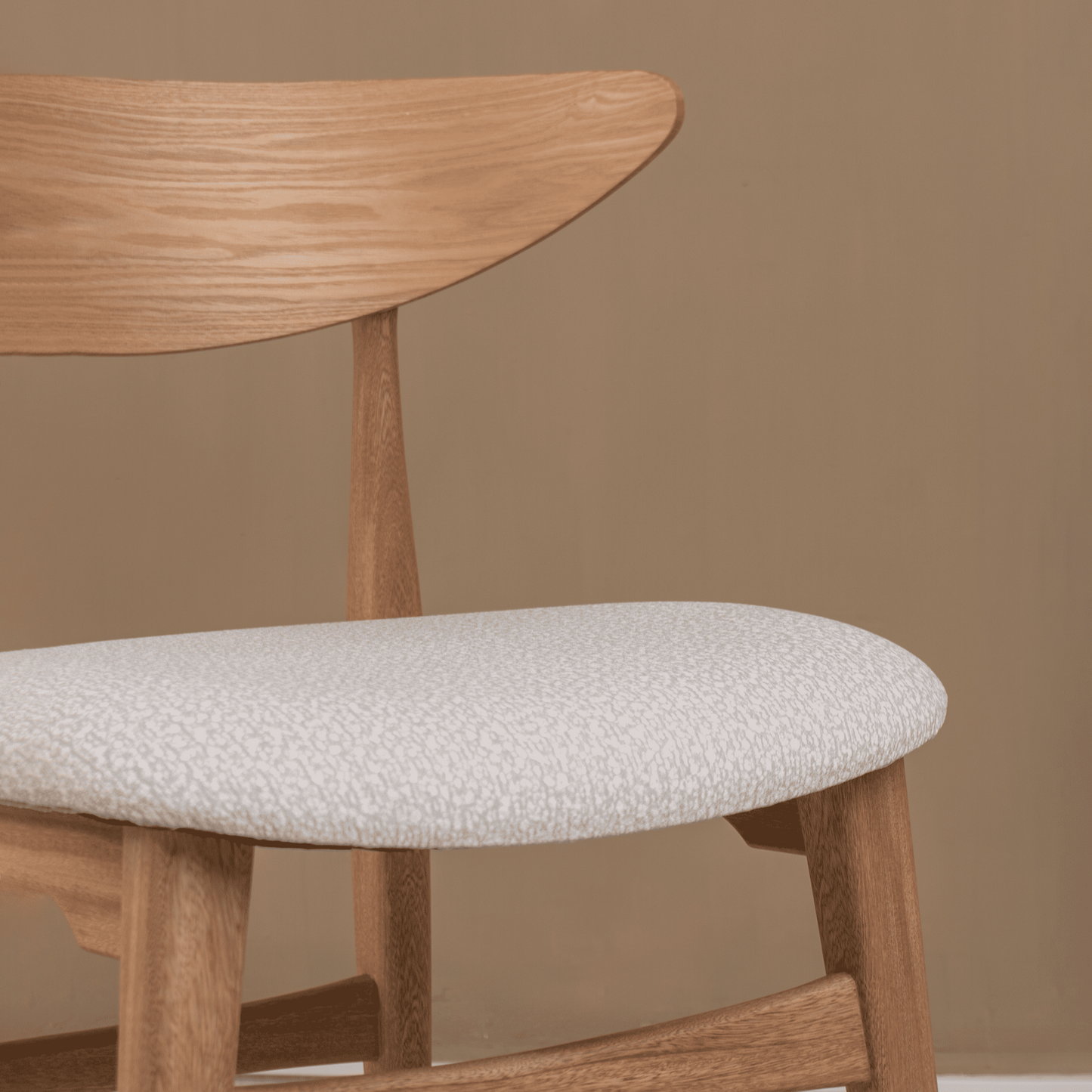 Silla de Comedor Sierra - Roble Natural y Diseño Moderno