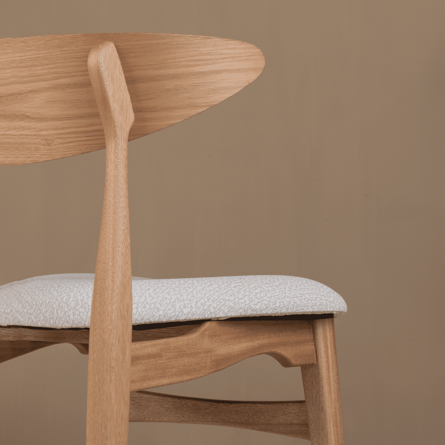 Silla de Comedor Sierra - Roble Natural y Diseño Moderno