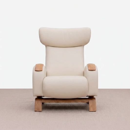 Silla mecedora moderna tapizada ideal para descanso en espacios interiores