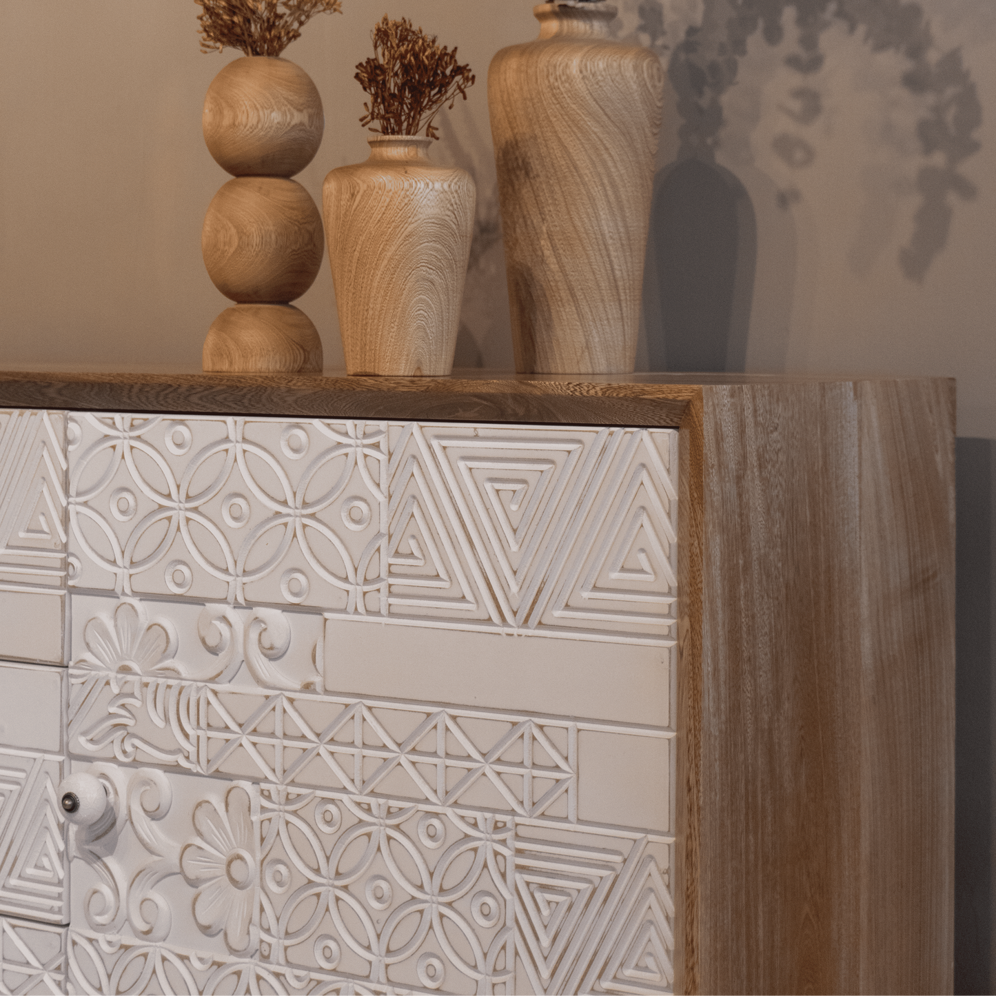 Bife en Madera Natural con Tallado Artesanal – Diseño Colombiano