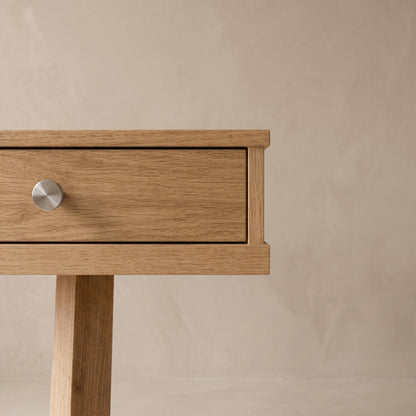 Mesa de noche Andina minimalista en madera natural, vista lateral — Loft Mobiliario