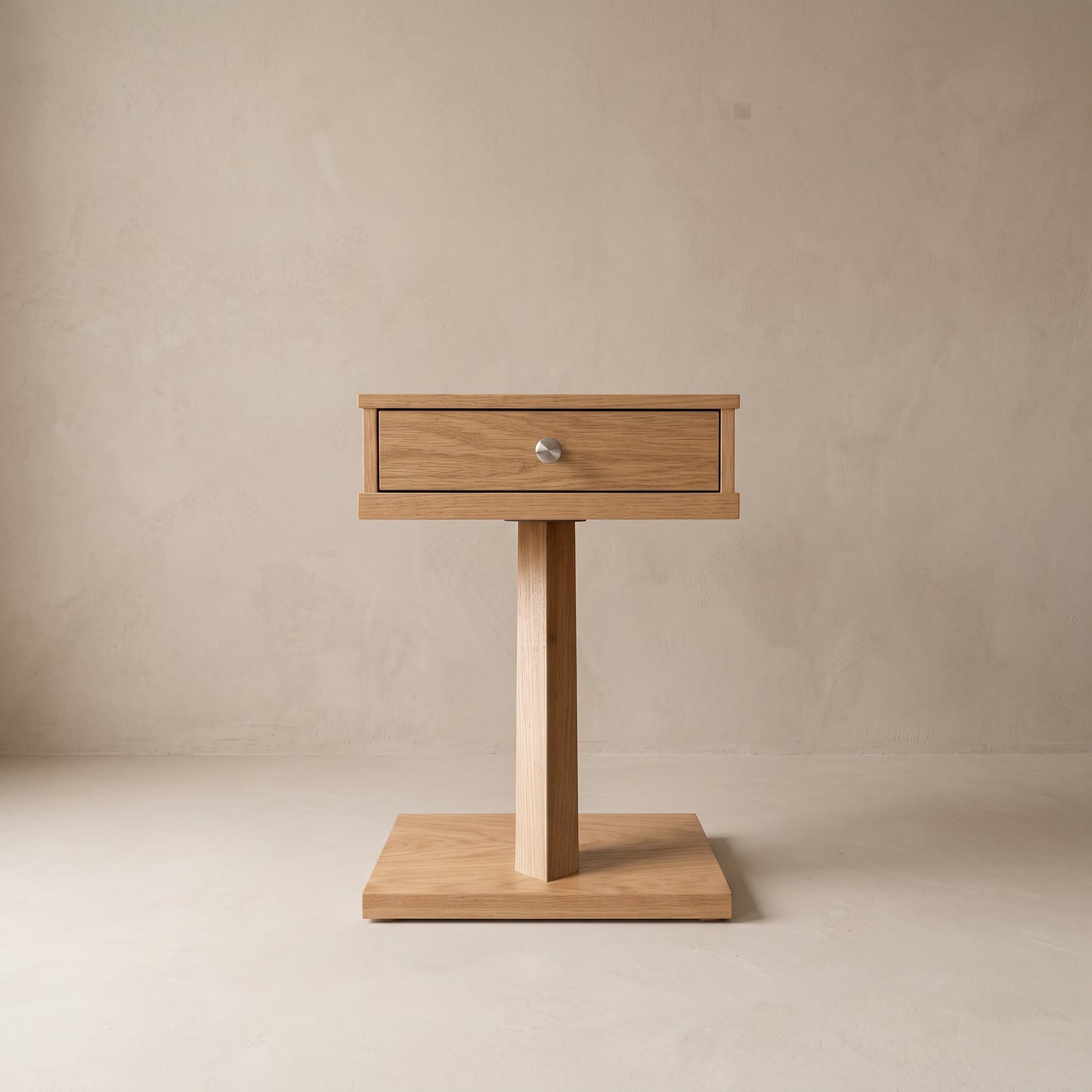 Mesa de noche Andina en madera natural de diseño minimalista, en dormitorio — Loft Mobiliario