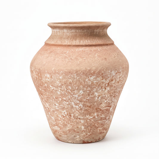 Macetera de barro artesanal terracota con pátina rústica, vista de producto — Loft Mobiliario