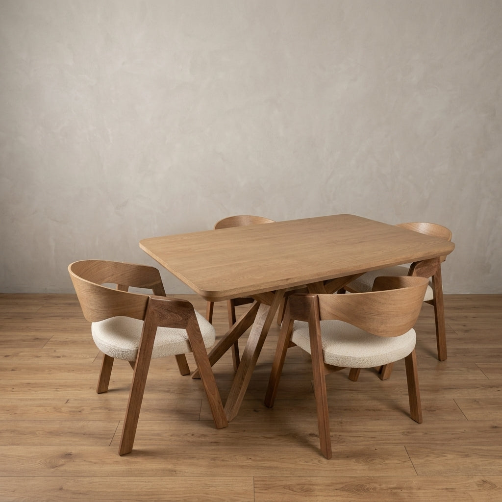 Mesa de comedor Pulpo en roble con tapa enchapada y sillas Alfa, vista del juego — Loft Mobiliario