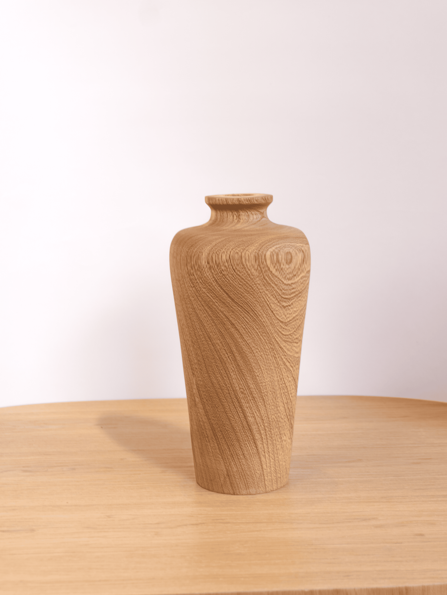 Jarrón Origen en Roble – Decoración Artesanal para Espacios Modernos y Naturales