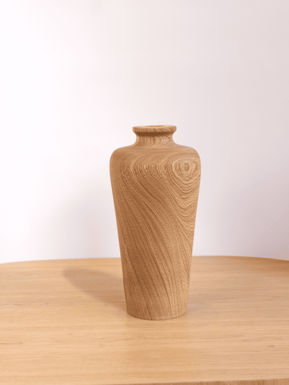 Jarrón Origen en Roble – Decoración Artesanal para Espacios Modernos y Naturales