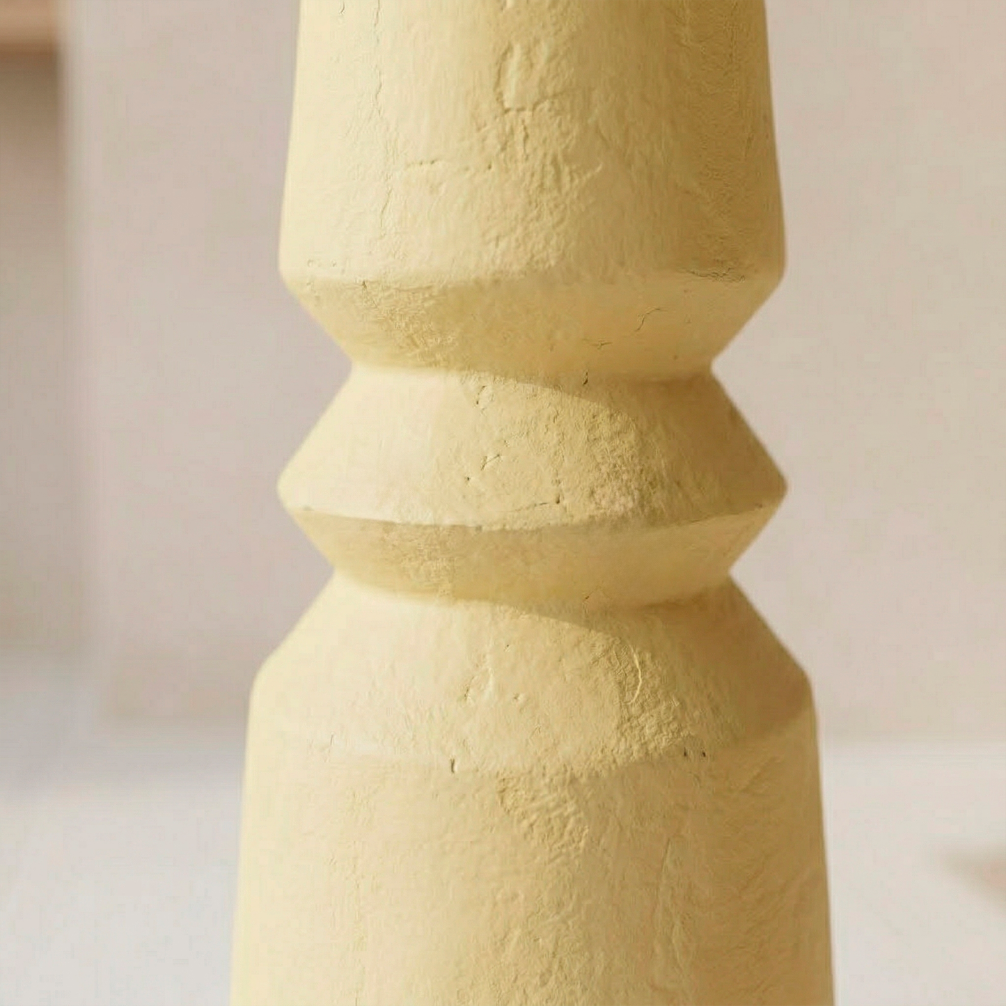 Pedestal Decorativo Escultórico en Estuco | Modelo Yellow