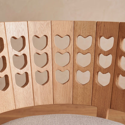 Silla Amero – Diseño en Madera con Respaldo Tallado