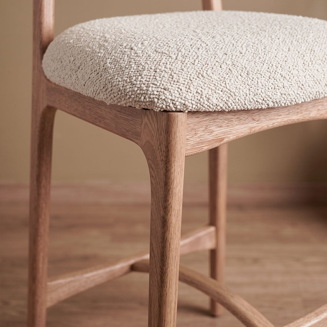 Silla de Barra Sierra – Madera Natural y Diseño Moderno para Cocinas y Bares