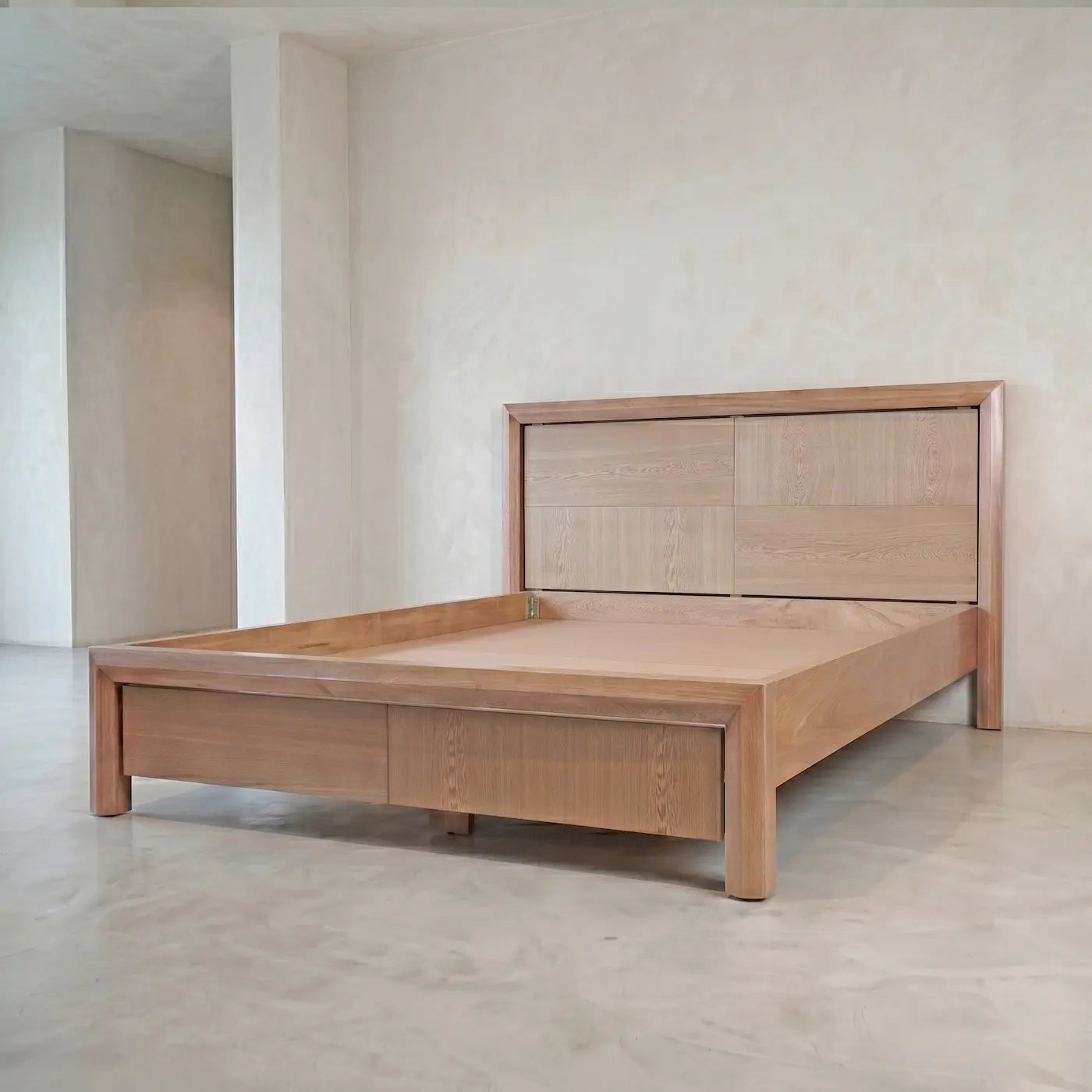 Cama artesanal en madera natural de estilo rústico moderno | Modelo Andina