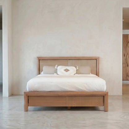 Cama artesanal en madera natural de estilo rústico moderno | Modelo Andina