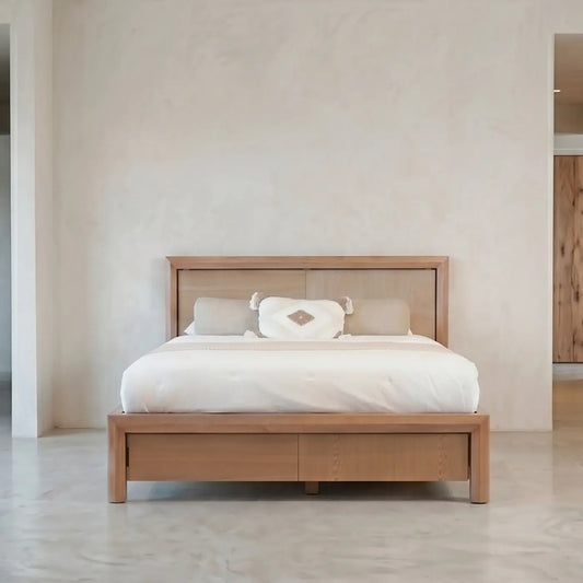Cama artesanal en madera natural de estilo rústico moderno | Modelo Andina