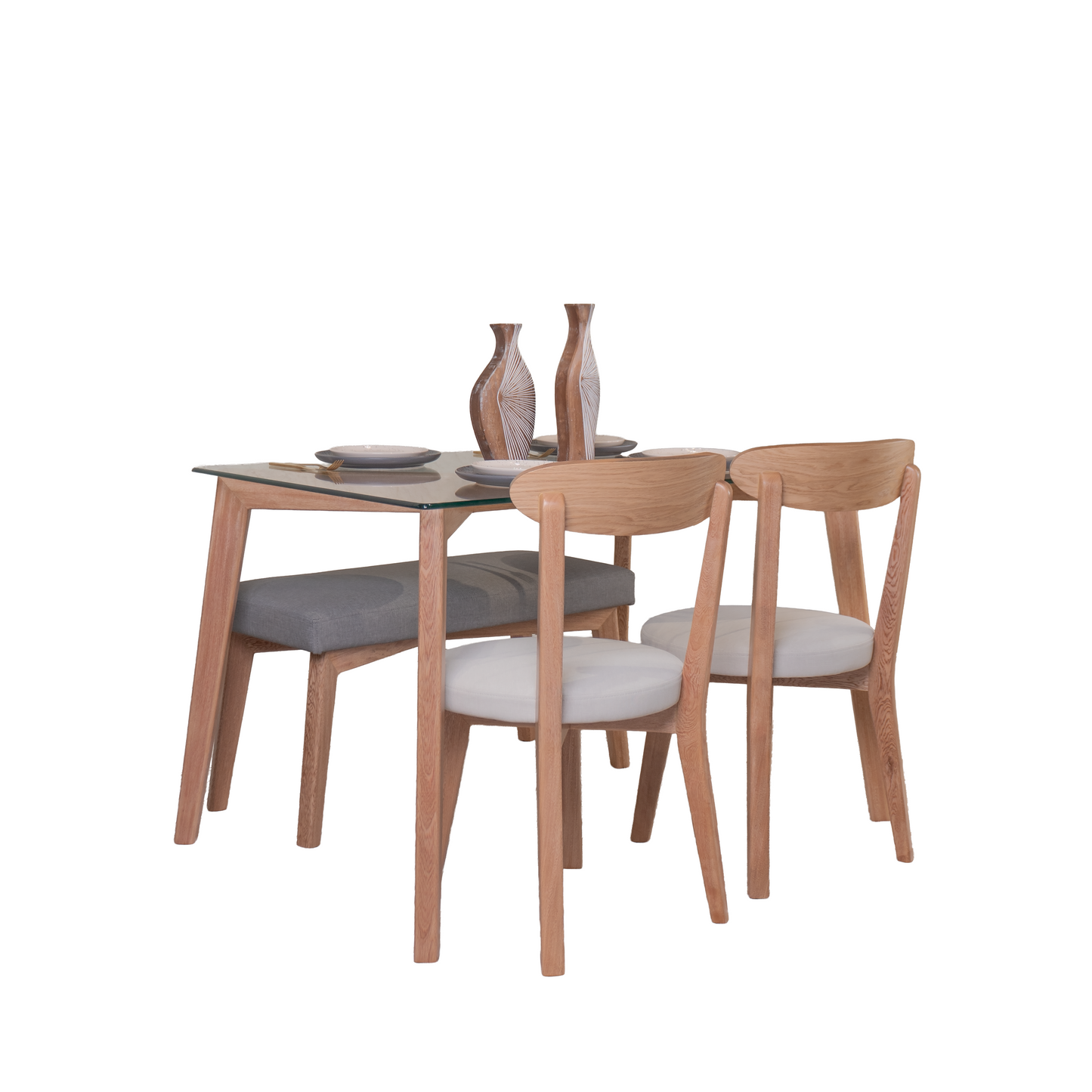 Comedor de 4 puestos en madera con vidrio sobre fondo limpio para catálogo