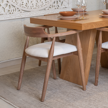 Comedor Andino en madera natural – Mesa enchapada y sillas en roble