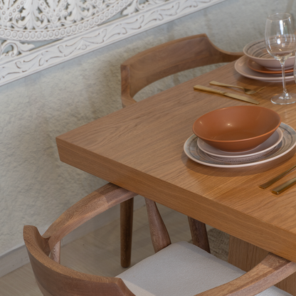 Comedor Andino en madera natural – Mesa enchapada y sillas en roble