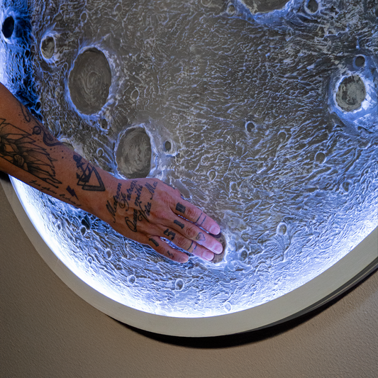 Luna Decorativa LED de Pared Artesanal | Modelo Luna Origen