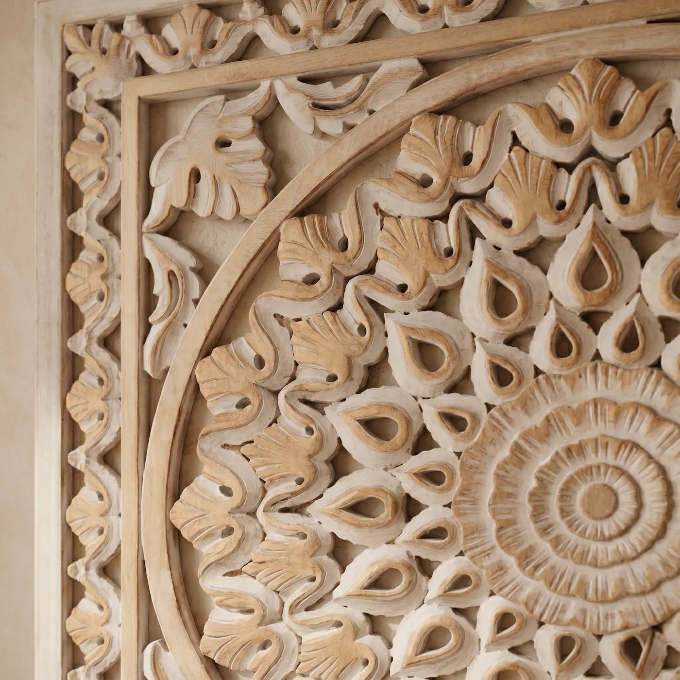 Mandala Cuadrada Tallada a Mano en MDF | Diseño Lotus Gold