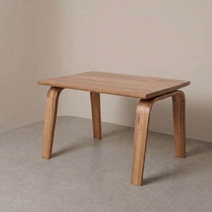 Mesa de comedor en roble natural con diseño moderno modelo Mompox