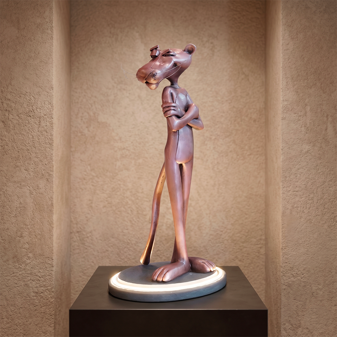 Escultura Decorativa Pantera con Base LED en Resina | Modelo Pink Icon