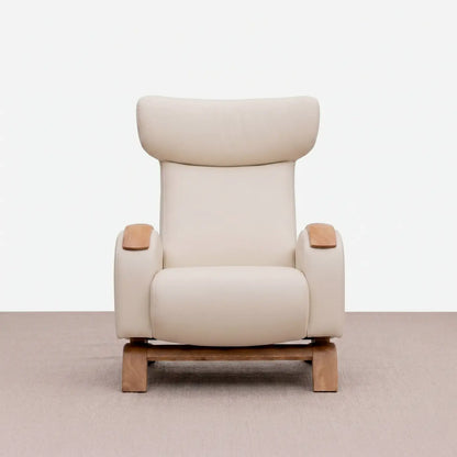 Silla mecedora moderna tapizada ideal para descanso en espacios interiores